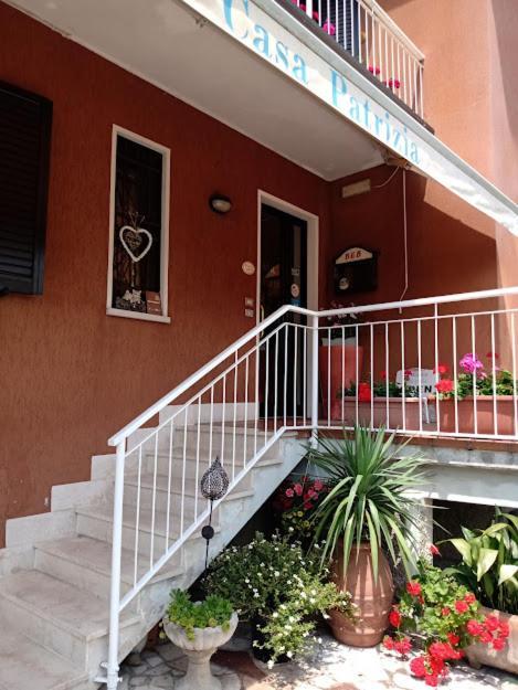 Casapatrizia B&B Сирмионе Экстерьер фото