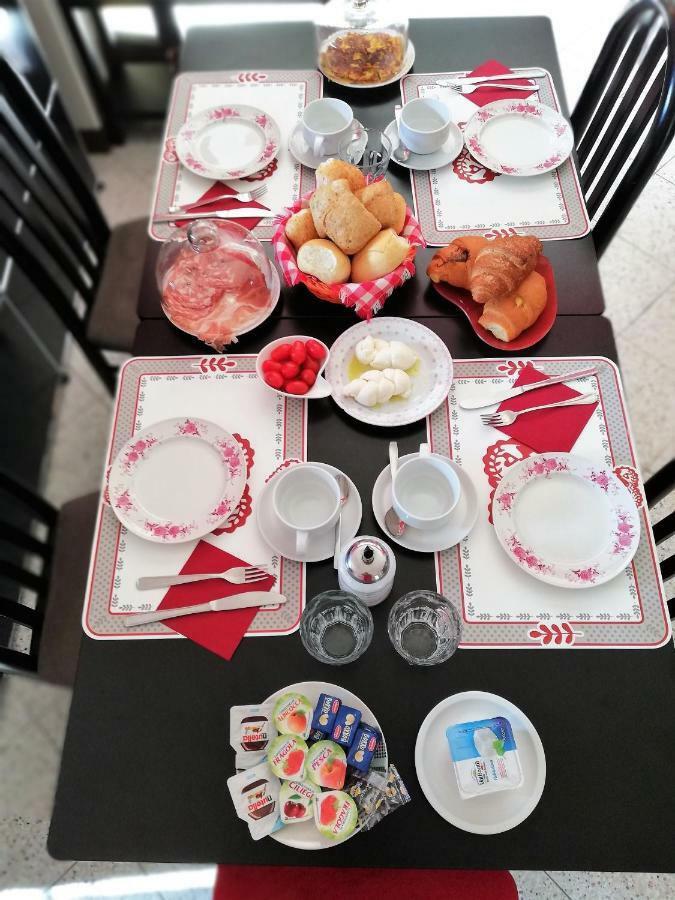 Casapatrizia B&B Сирмионе Экстерьер фото