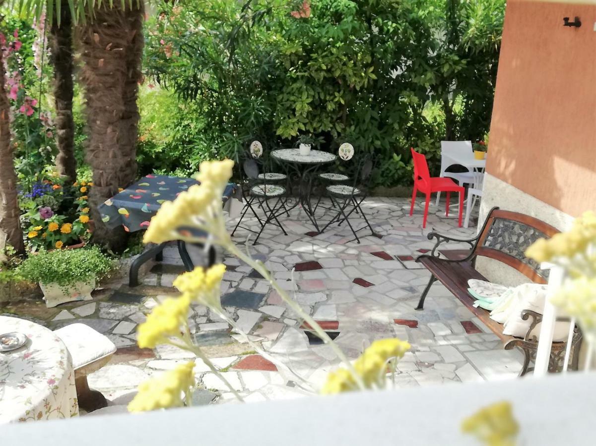 Casapatrizia B&B Сирмионе Экстерьер фото