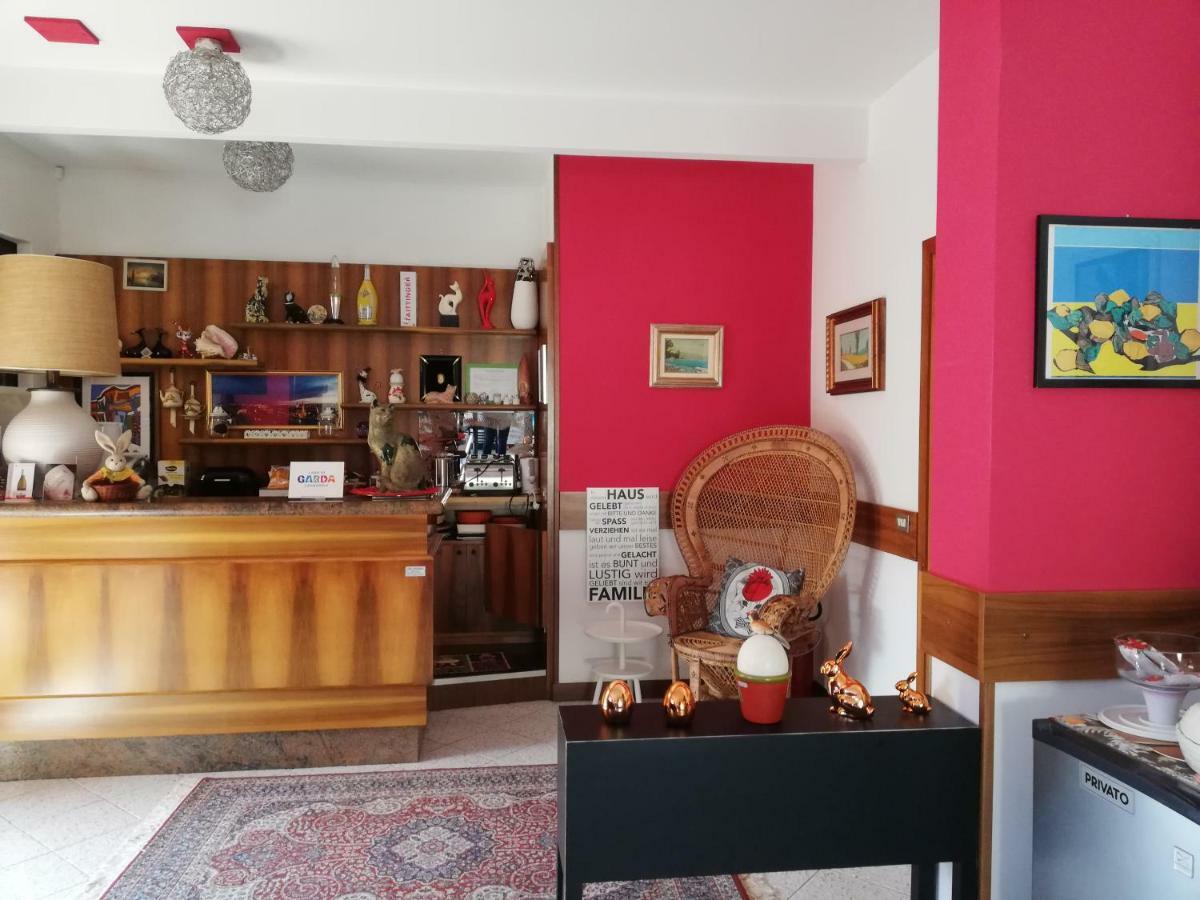 Casapatrizia B&B Сирмионе Экстерьер фото